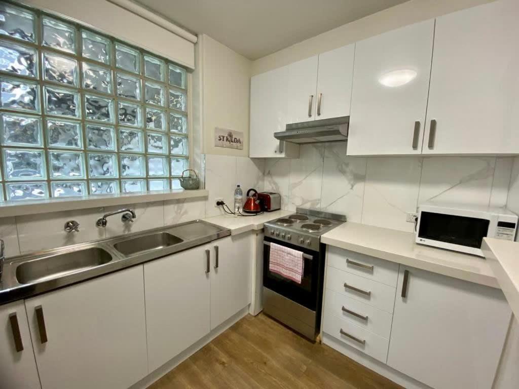 1 Bdrm With Parking, Walk To Beach 멜번 외부 사진